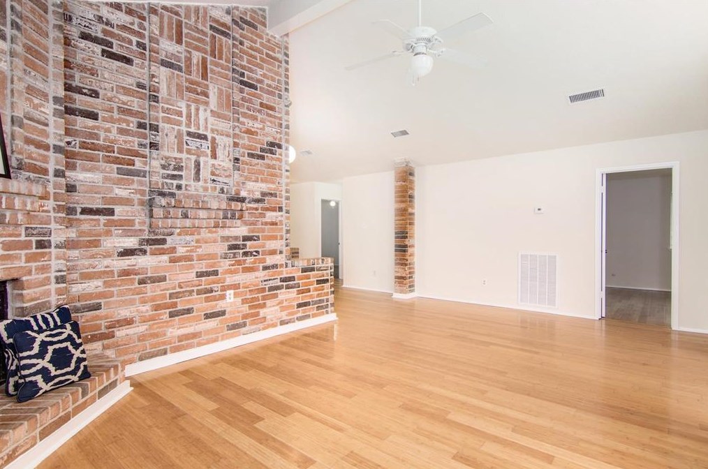 4930 Shadowdale Dr, Houston TX  77041-7875 exterior