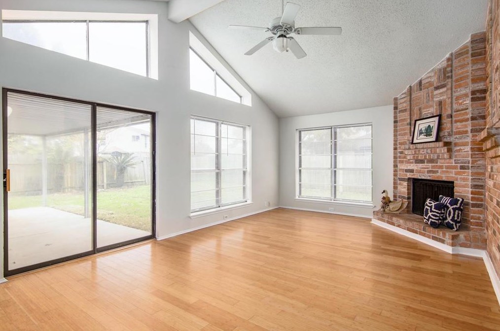 4930 Shadowdale Dr, Houston TX  77041-7875 exterior