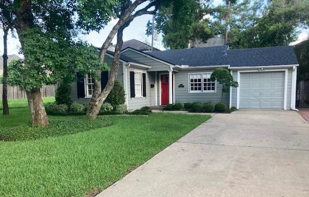 4913 Evergreen St, Bellaire, TX 77401