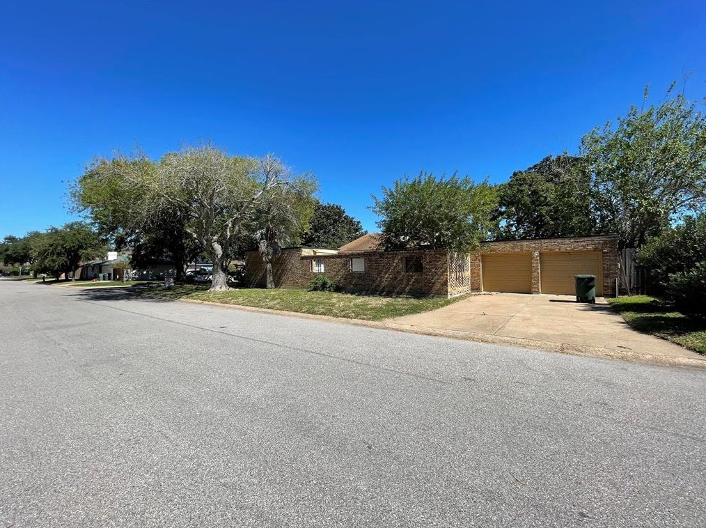 2626 Gerol Ct, Galveston, TX 77551