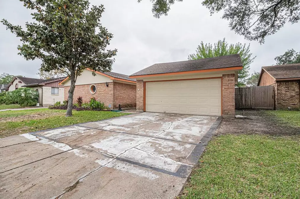 819 Seamaster Dr, Houston, TX 77062