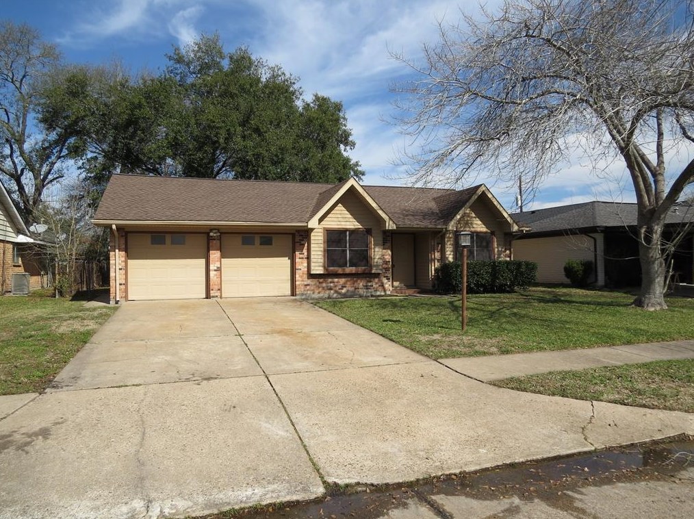 325 Alice Ln, Deer Park, TX 77536