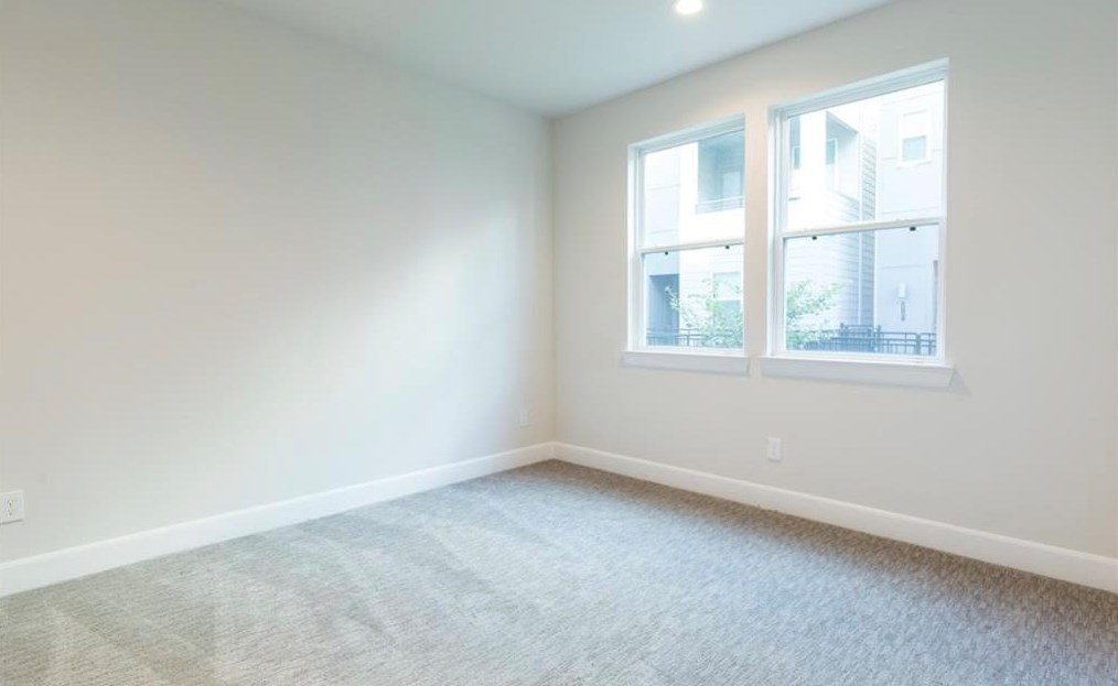 2735 Clinton Dr, Houston, TX 77020