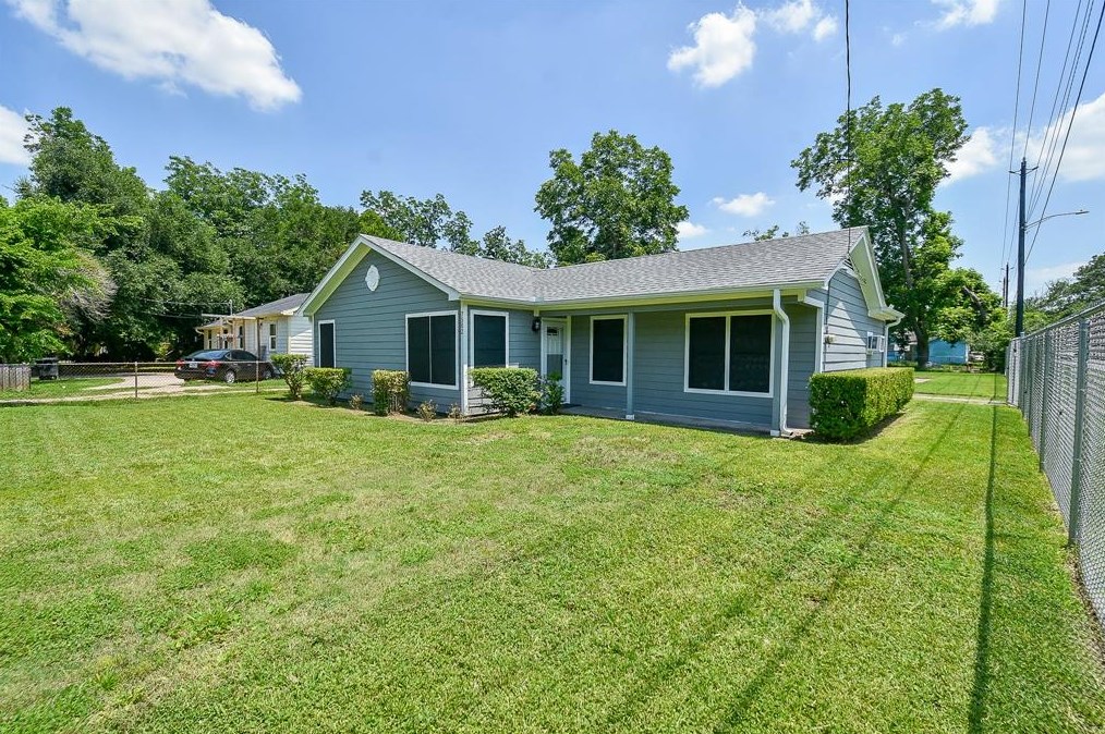 7502 Fawnridge Dr, Houston TX  77028-1320 exterior