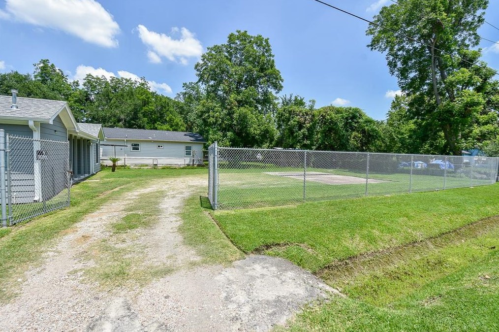 7502 Fawnridge Dr, Houston TX  77028-1320 exterior