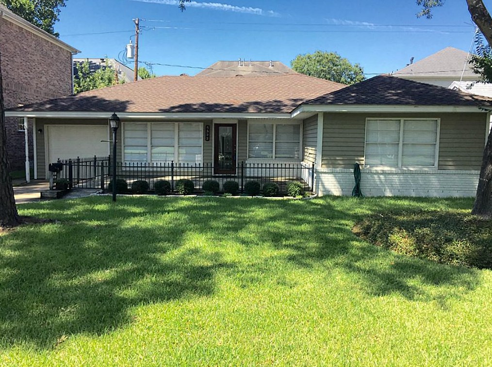 5322 Patrick Henry St, Bellaire, TX 77401