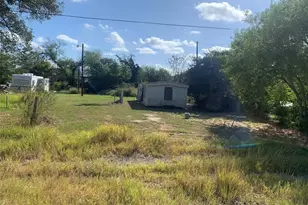 203 Palmetto St, Refugio, TX 78377 - Photo 2