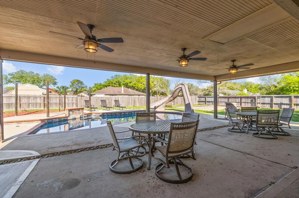 4206 Wildhorse Ln, Alvin, TX 77511-3082