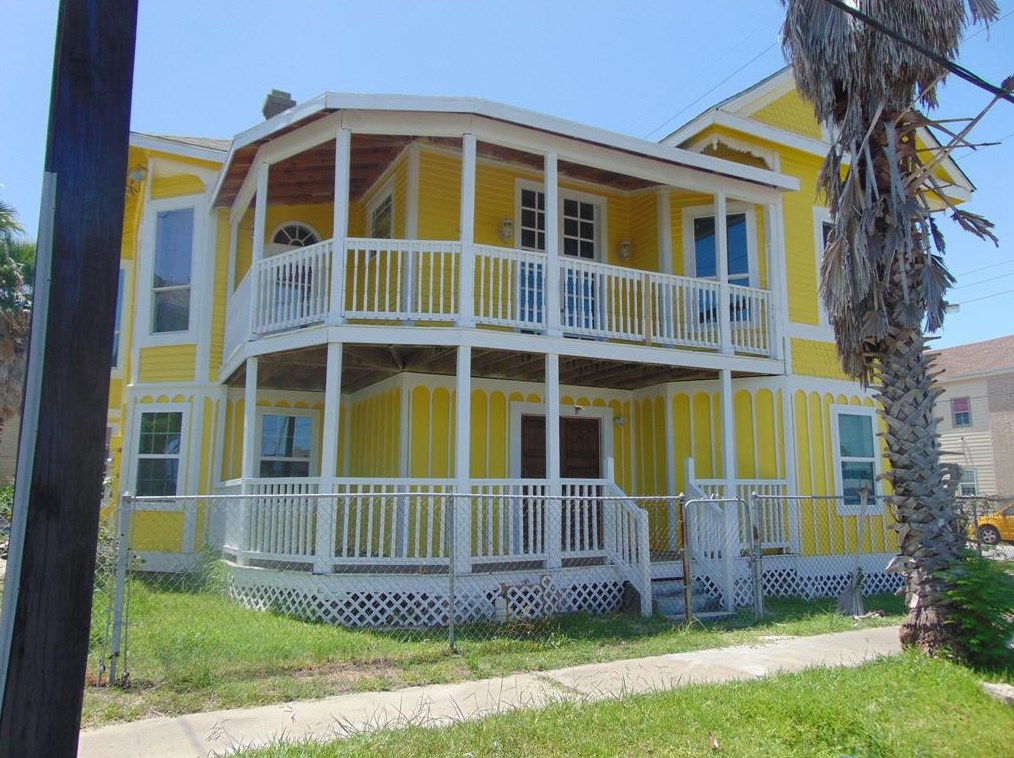 2801 Ball St, Galveston, TX 77550
