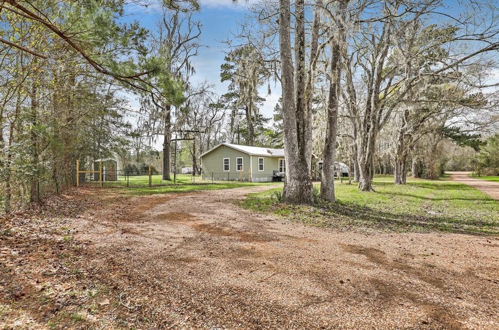 18 County Rd 21681, Cleveland, TX 77327