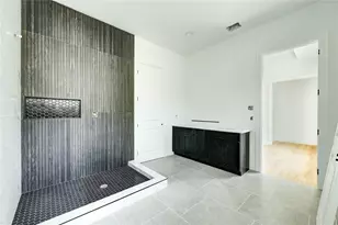 9005 Noel St, Houston, TX 77033 - Photo 12