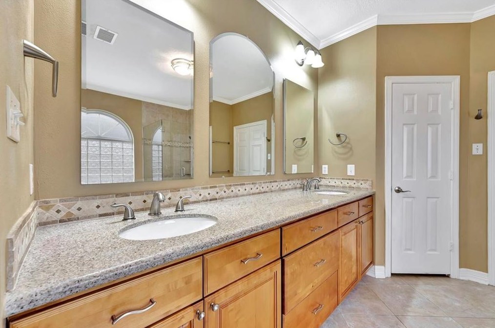 14814 Evergreen Rdg Way, Houston TX  77062-2335 exterior