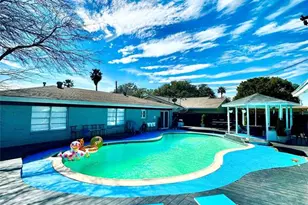 1426 Harbor View Dr, Galveston, TX 77550 - Photo 2