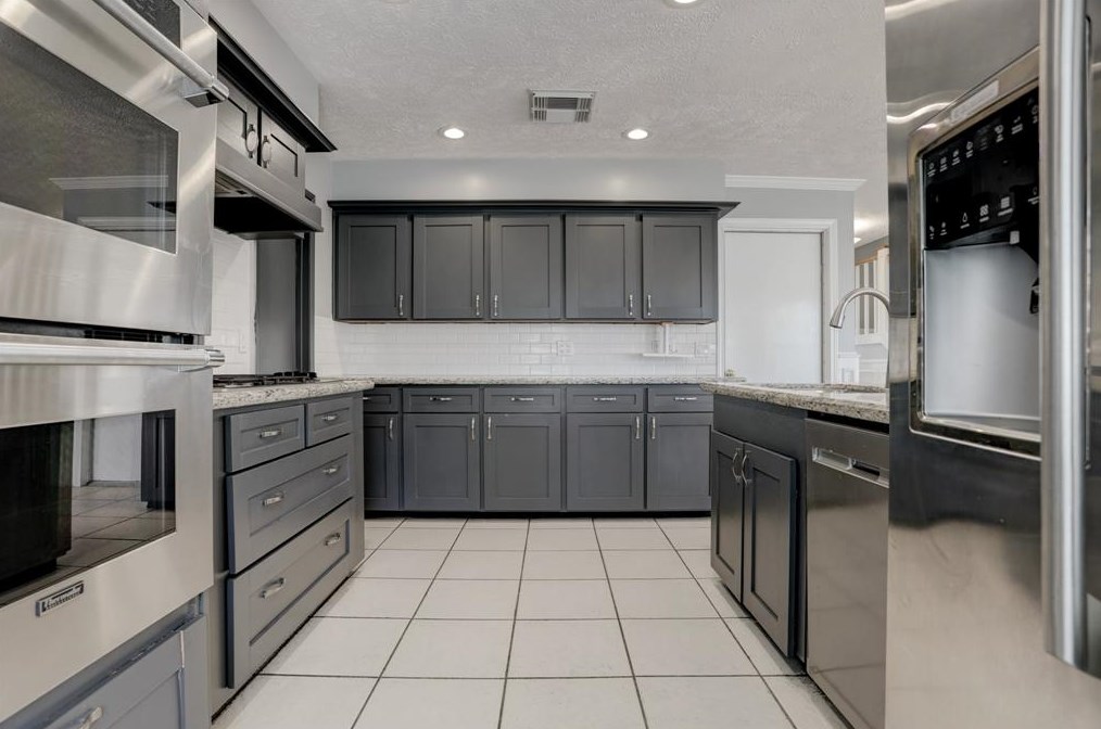 9854 Sageroyal Ln, Houston TX  77089-3528 exterior