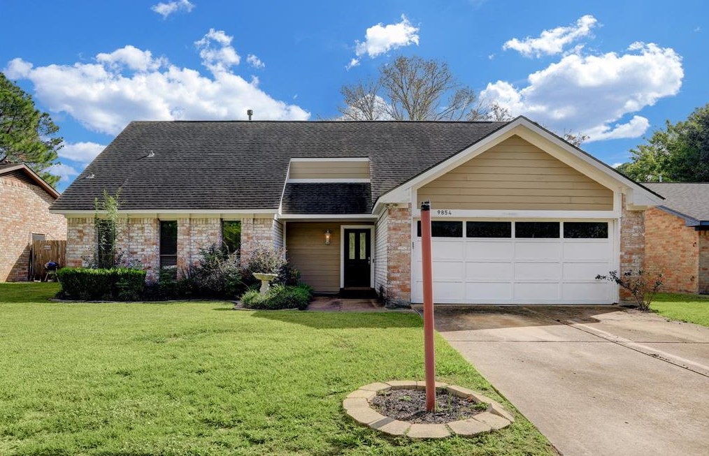 9854 Sageroyal Ln, Houston TX  77089-3528 exterior