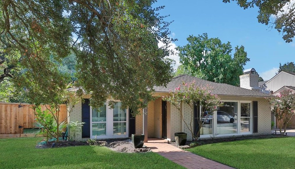 4015 Essex Ln, Houston, TX 77027-5115