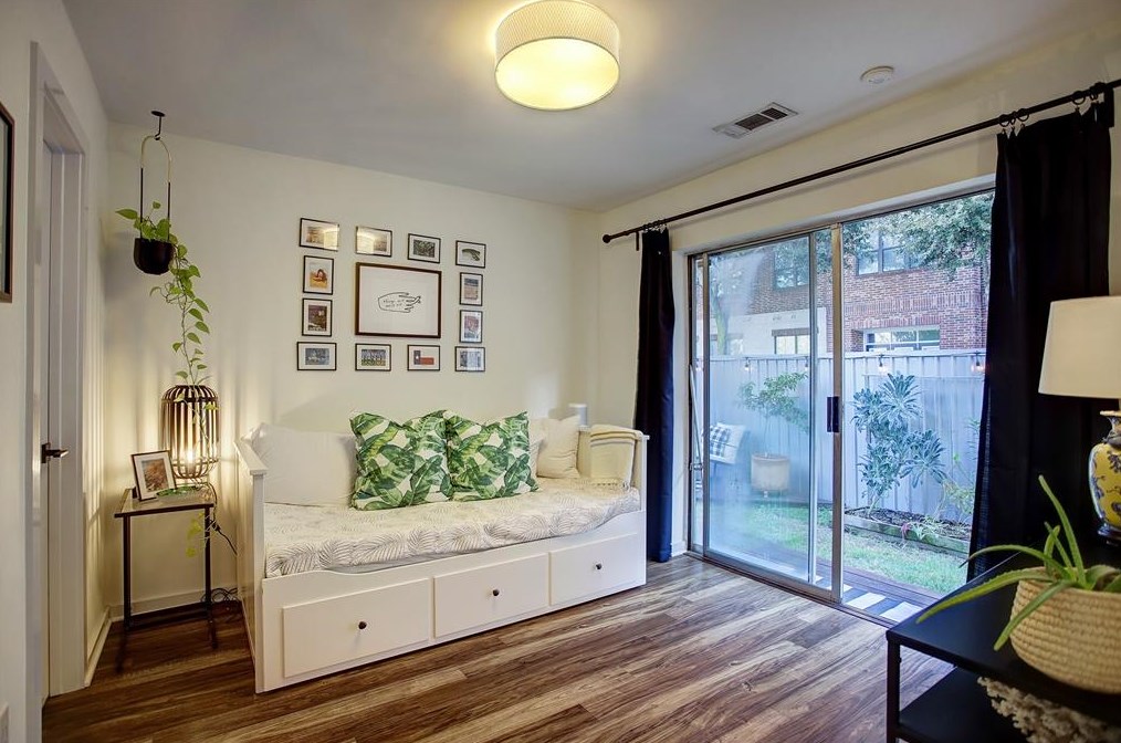 816 Ruthven St, Houston TX  77019-5236 exterior