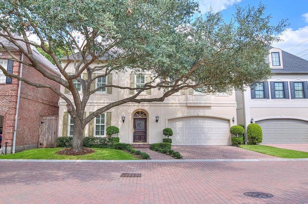 1202 Ripple Creek Dr, Houston TX  77057-1763 exterior