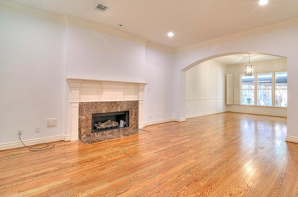 1202 Ripple Creek Dr, Houston TX  77057-1763 exterior