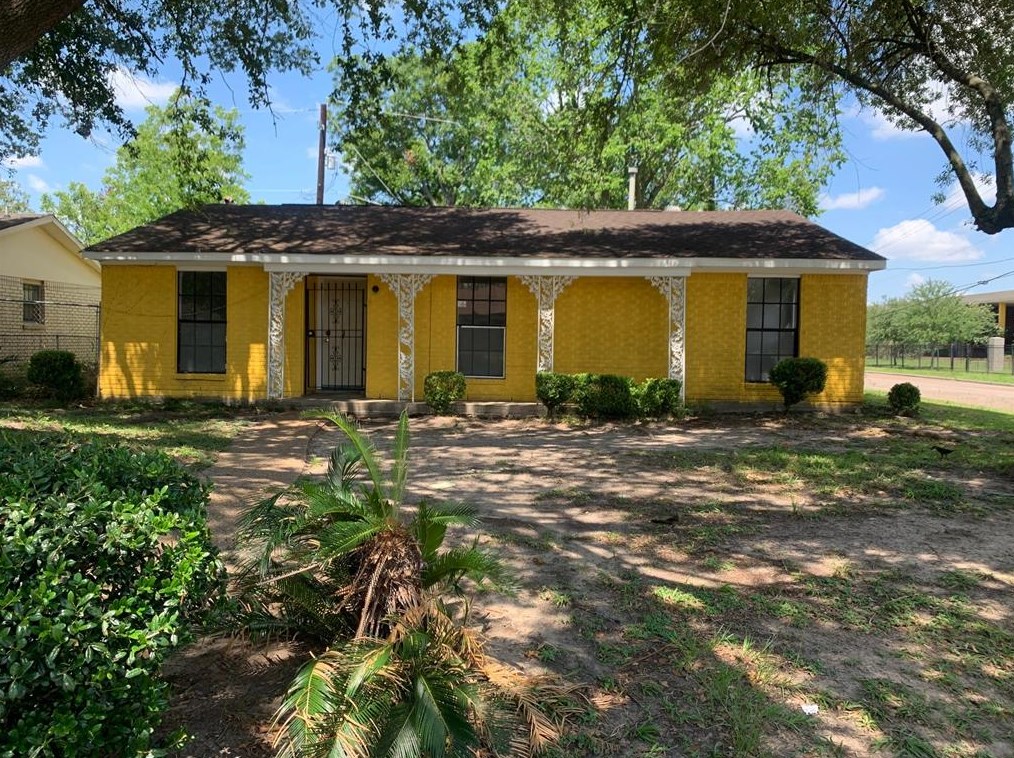 10802 Southview St, Houston TX  77047-1024 exterior