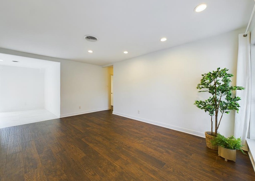 5627 Winsome Ln, Houston TX  77057-5730 exterior