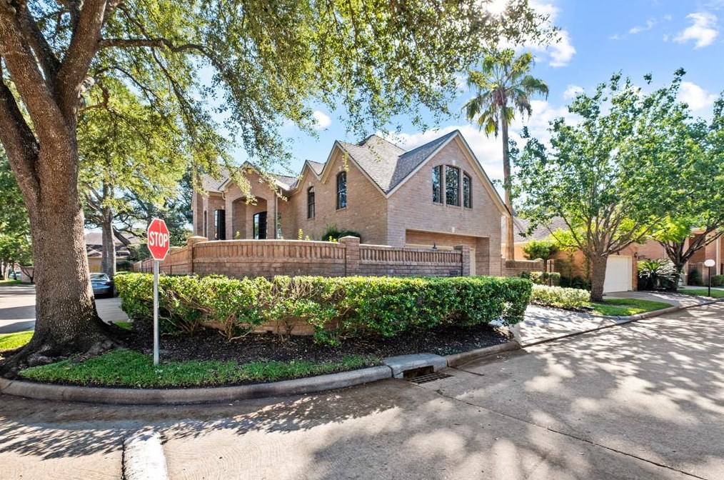 8015 Oakwood Trce, Houston, TX 77040-4445