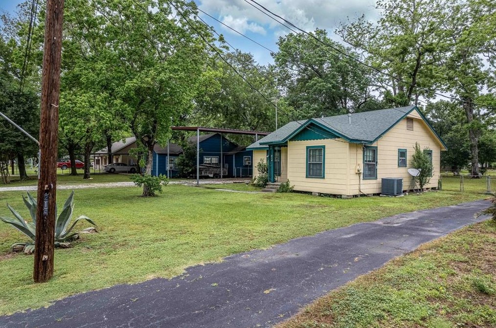 213 Pecan Dr, Baytown, TX 77520-3761