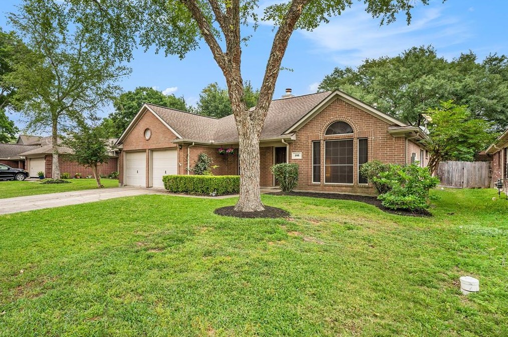 212 Sharnoll Cir, League City, TX 77573-4373