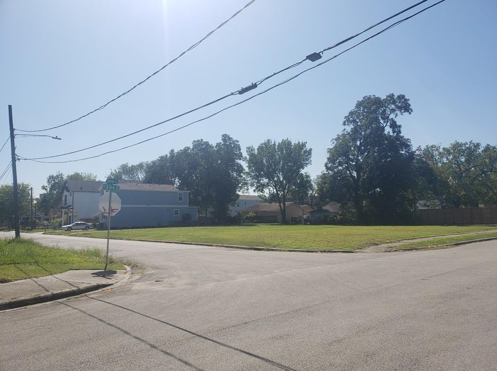 3221 Omega St, Houston, TX 77022-6532