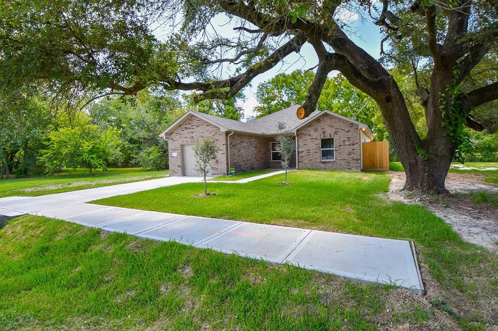 8250 Kenton St, Houston, TX 77028-4634
