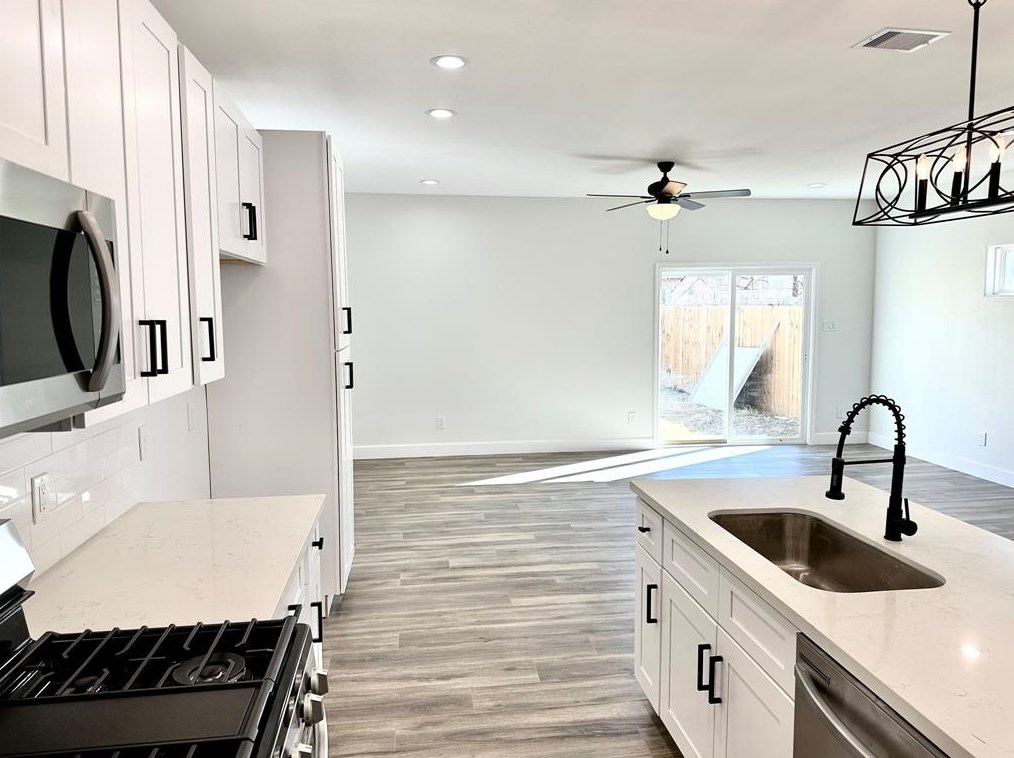 8121 Grandview St, Houston, TX 77051