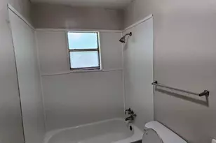 215 Blackshear St, Tomball, TX 77375 - Photo 10