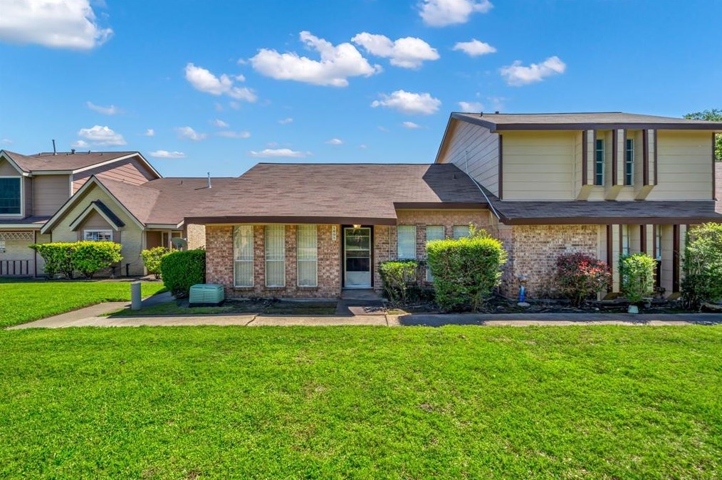 1895 Country Village Blvd, Humble, TX 77338-5058