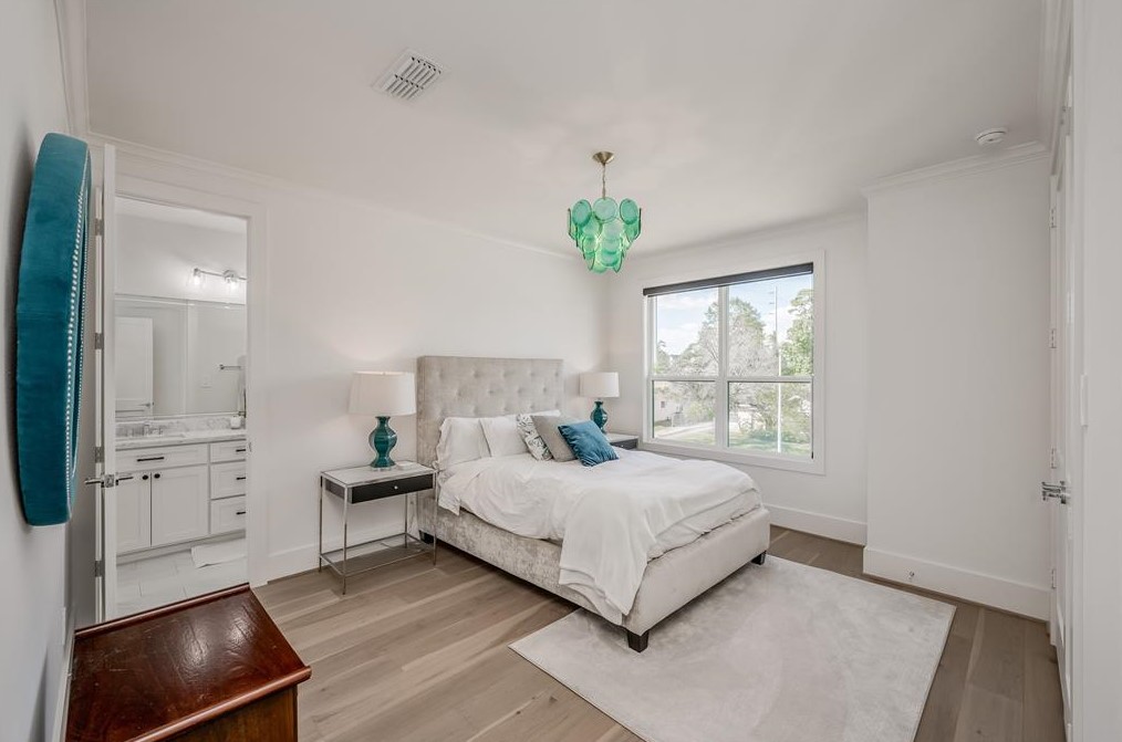 1351 Althea Dr, Houston TX  77018-5232 exterior