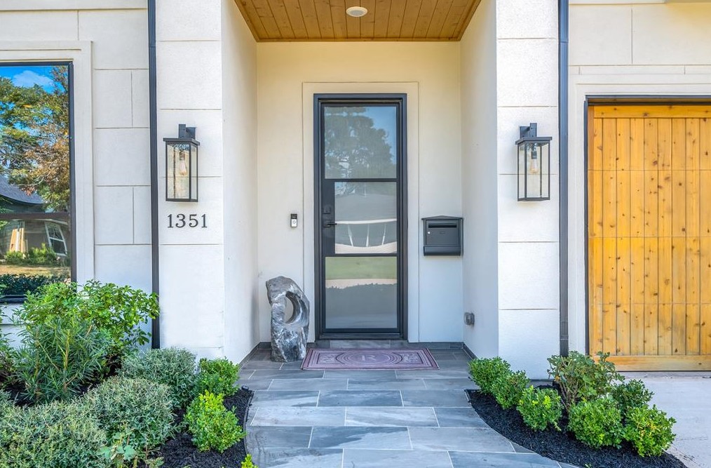 1351 Althea Dr, Houston TX  77018-5232 exterior