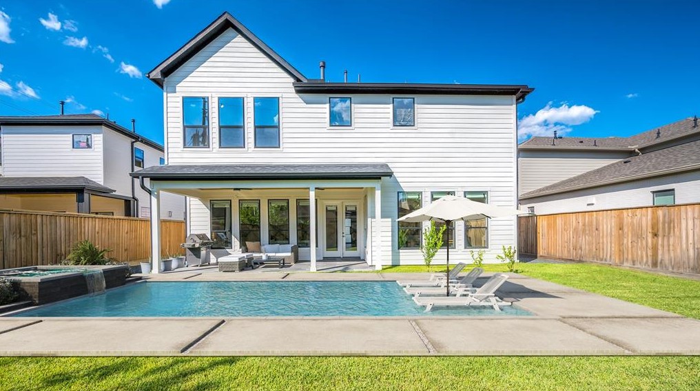1351 Althea Dr, Houston TX  77018-5232 exterior