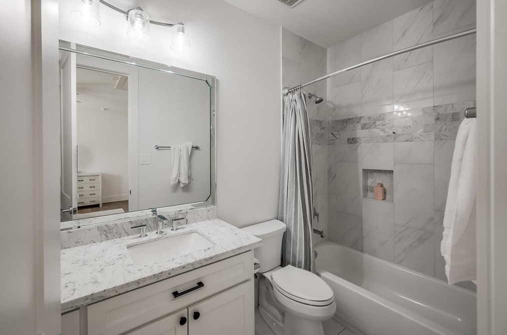 1351 Althea Dr, Houston TX  77018-5232 exterior