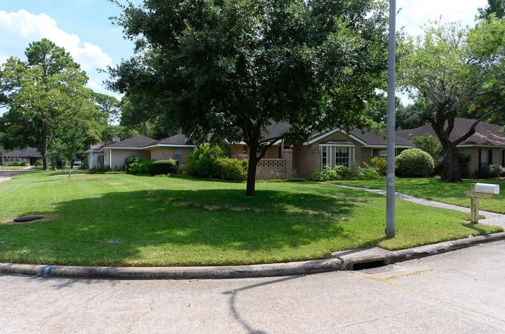12403 Carriage Hill Dr, Houston, TX 77077-2907