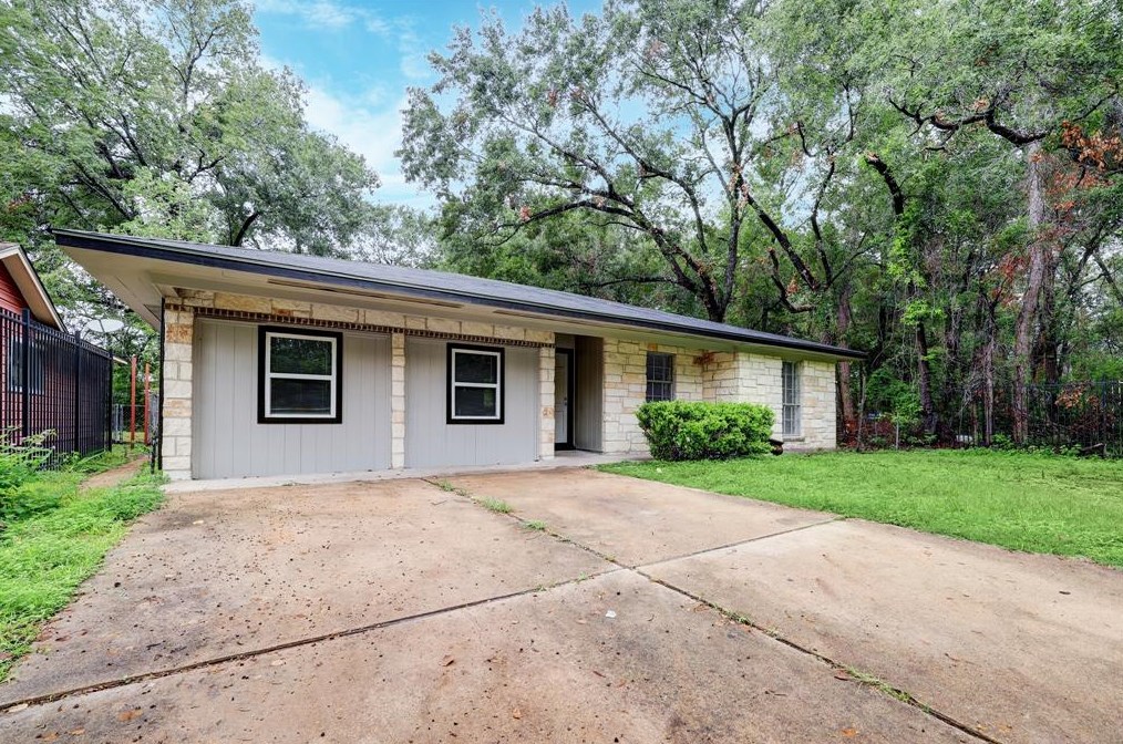 6331 Gaston St, Houston, TX 77016-1314