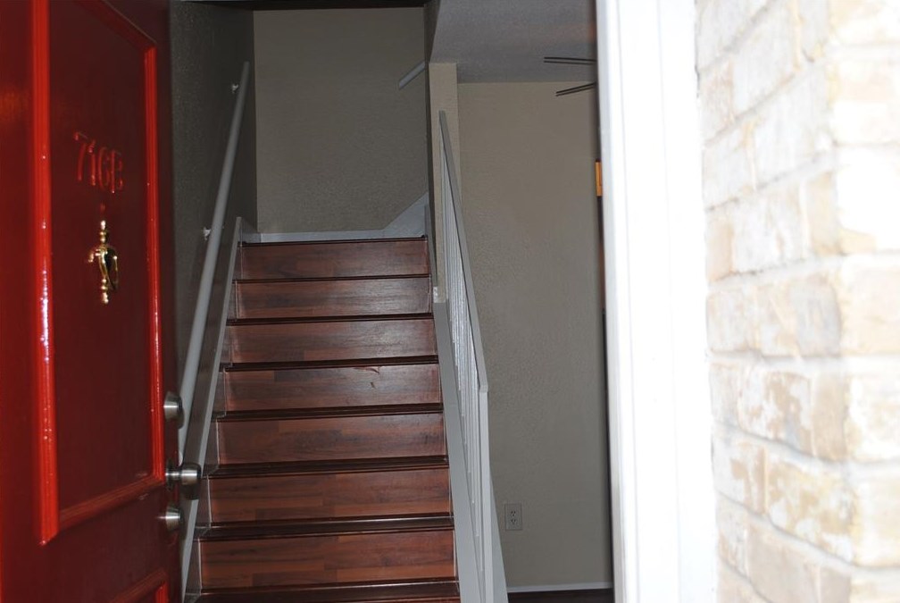 716 Memorial Mews St, Houston, TX 77079-8414