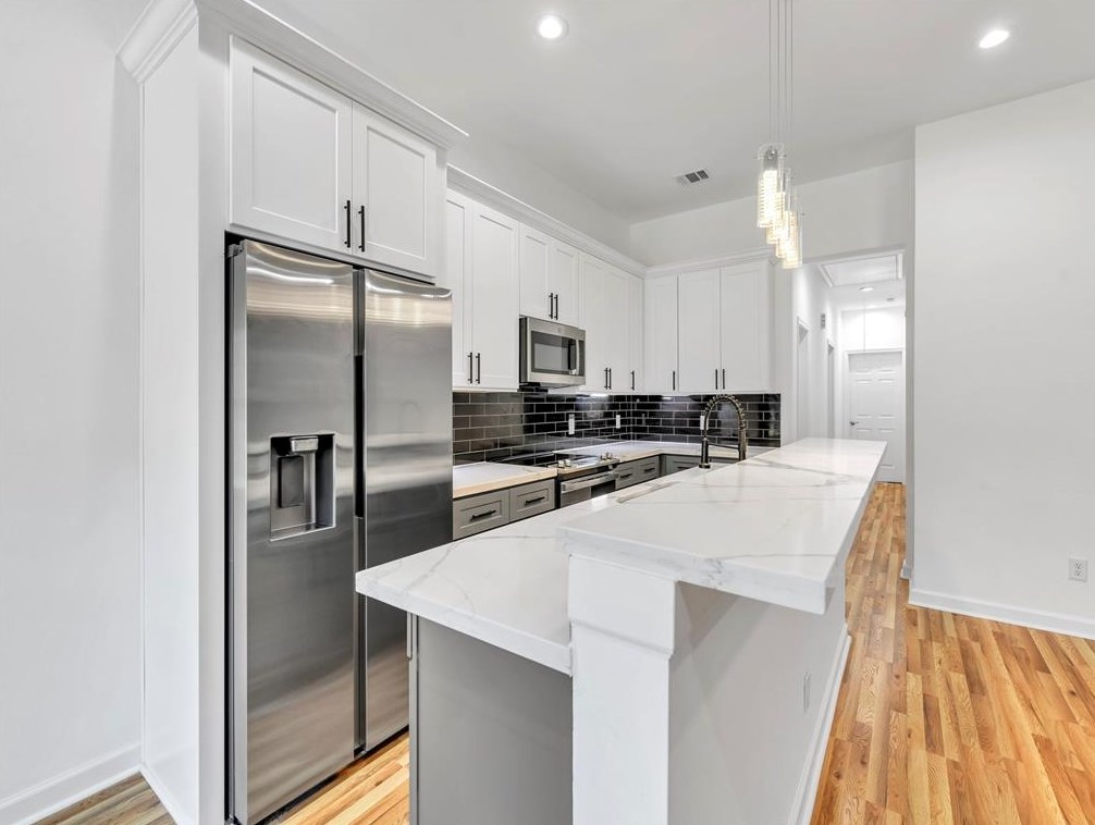 7323 Iwo Jima Rd, Houston, TX 77033-3442