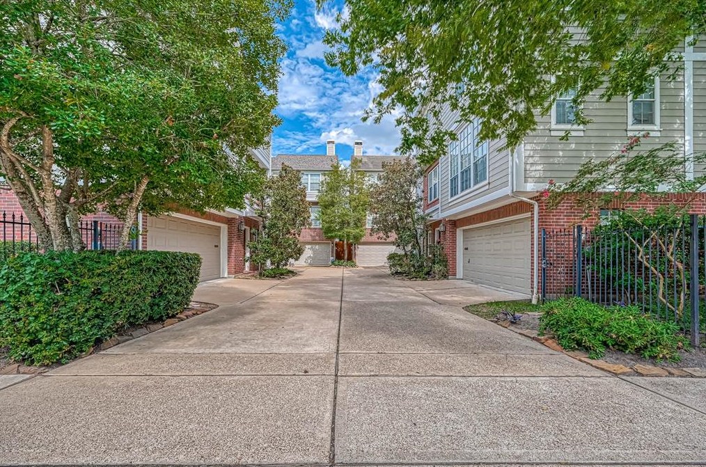 810 Asbury St, Houston TX  77007-5147 exterior
