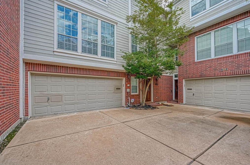 810 Asbury St, Houston TX  77007-5147 exterior