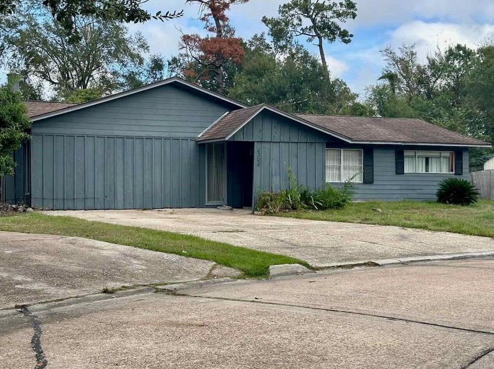 2308 Tilley Cir, Orange, TX 77630