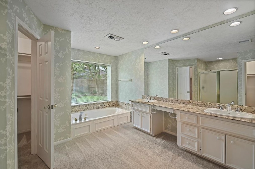 15971 Knl Ldg Dr, Houston TX  77095-1670 exterior