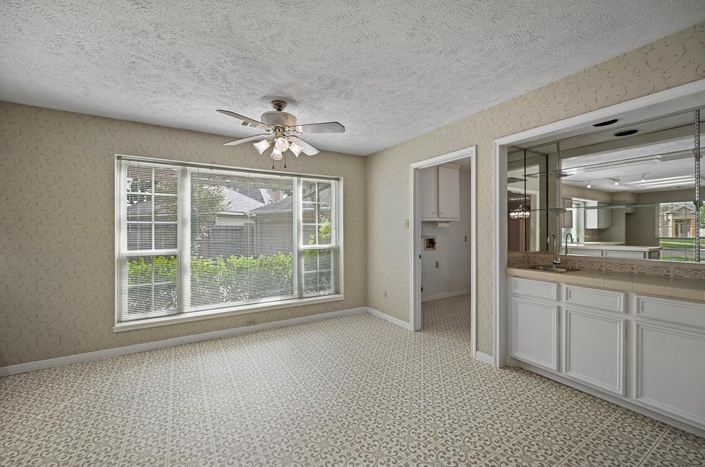 15971 Knl Ldg Dr, Houston TX  77095-1670 exterior