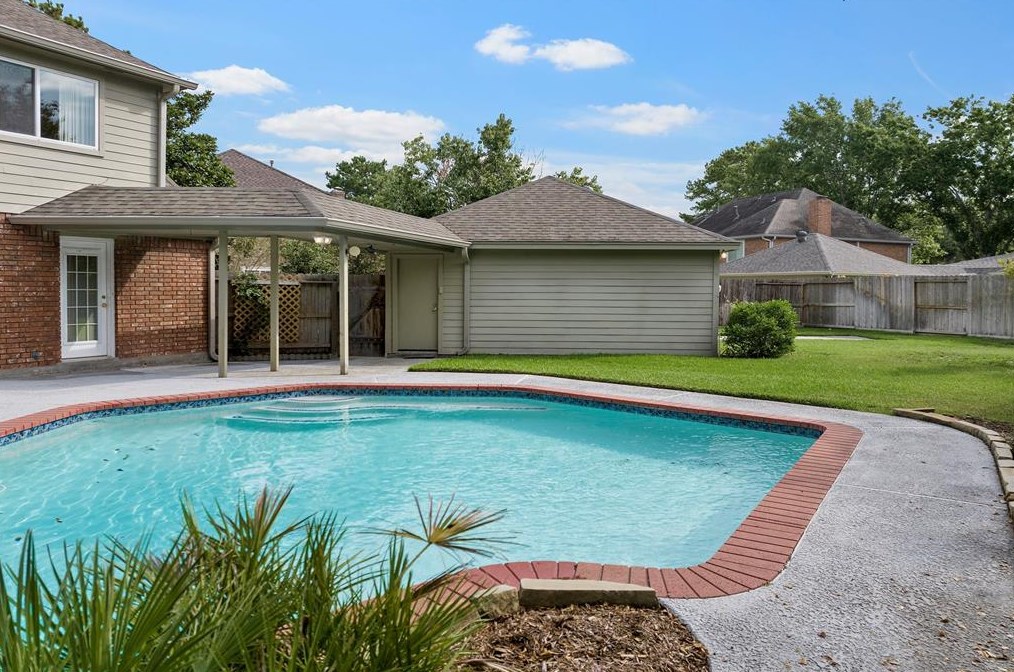 15971 Knl Ldg Dr, Houston TX  77095-1670 exterior