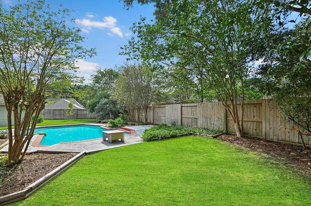 15971 Knl Ldg Dr, Houston TX  77095-1670 exterior