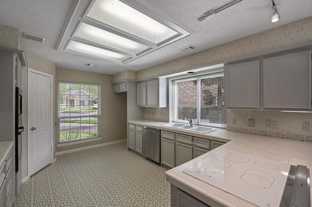 15971 Knl Ldg Dr, Houston TX  77095-1670 exterior
