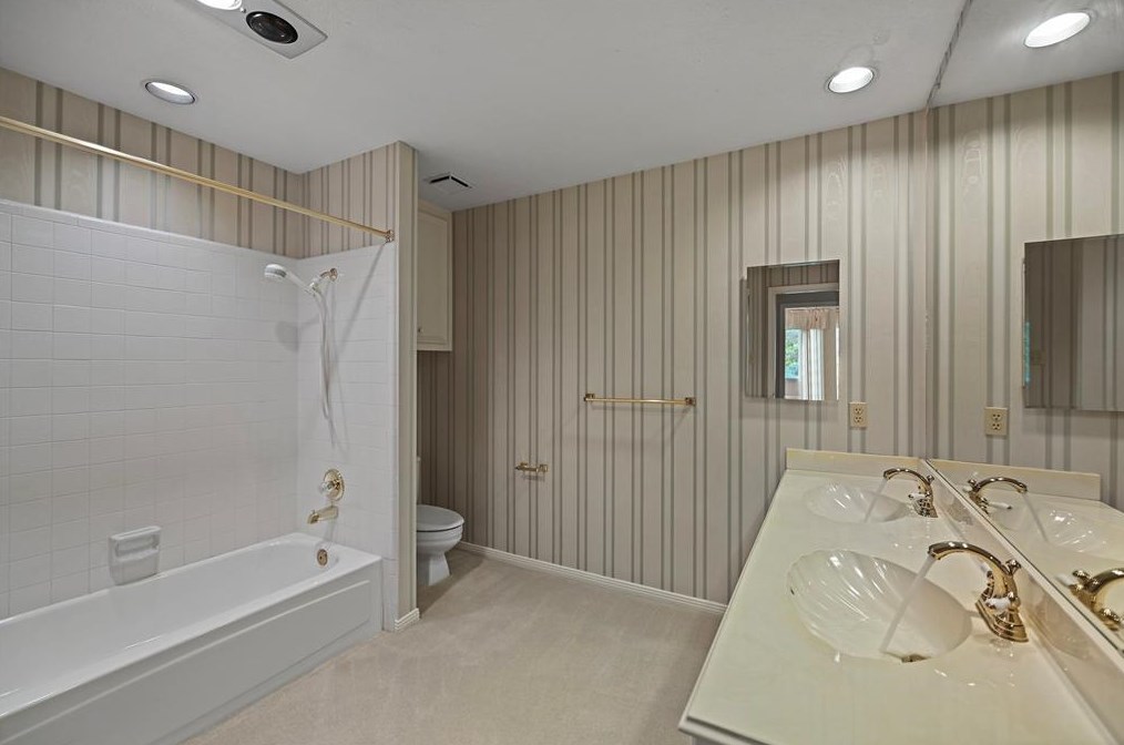 15971 Knl Ldg Dr, Houston TX  77095-1670 exterior